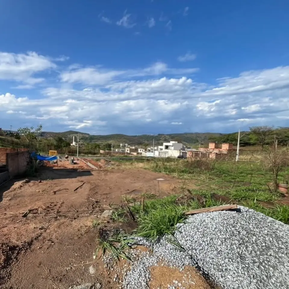 Lote 309 m² à venda no Vila da Serra