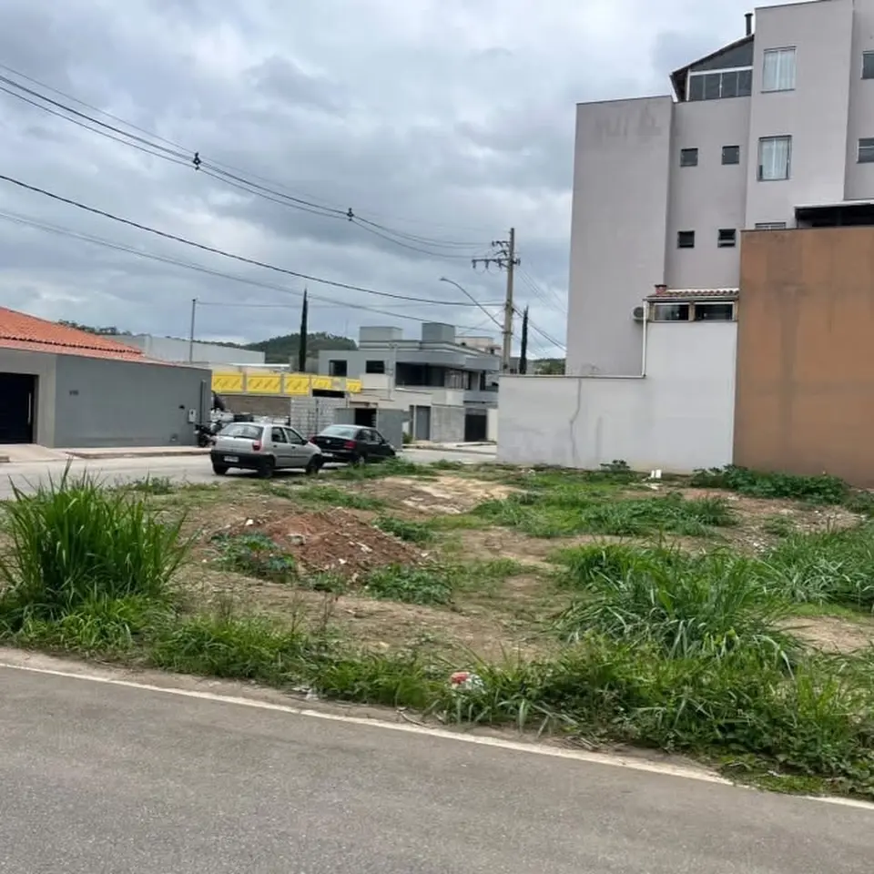 Lote 300 m² à venda no Bairro Sion