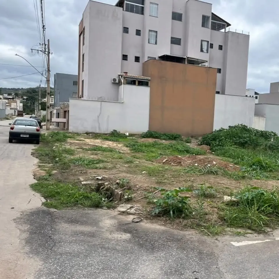 Lote 300 m² à venda no Bairro Sion