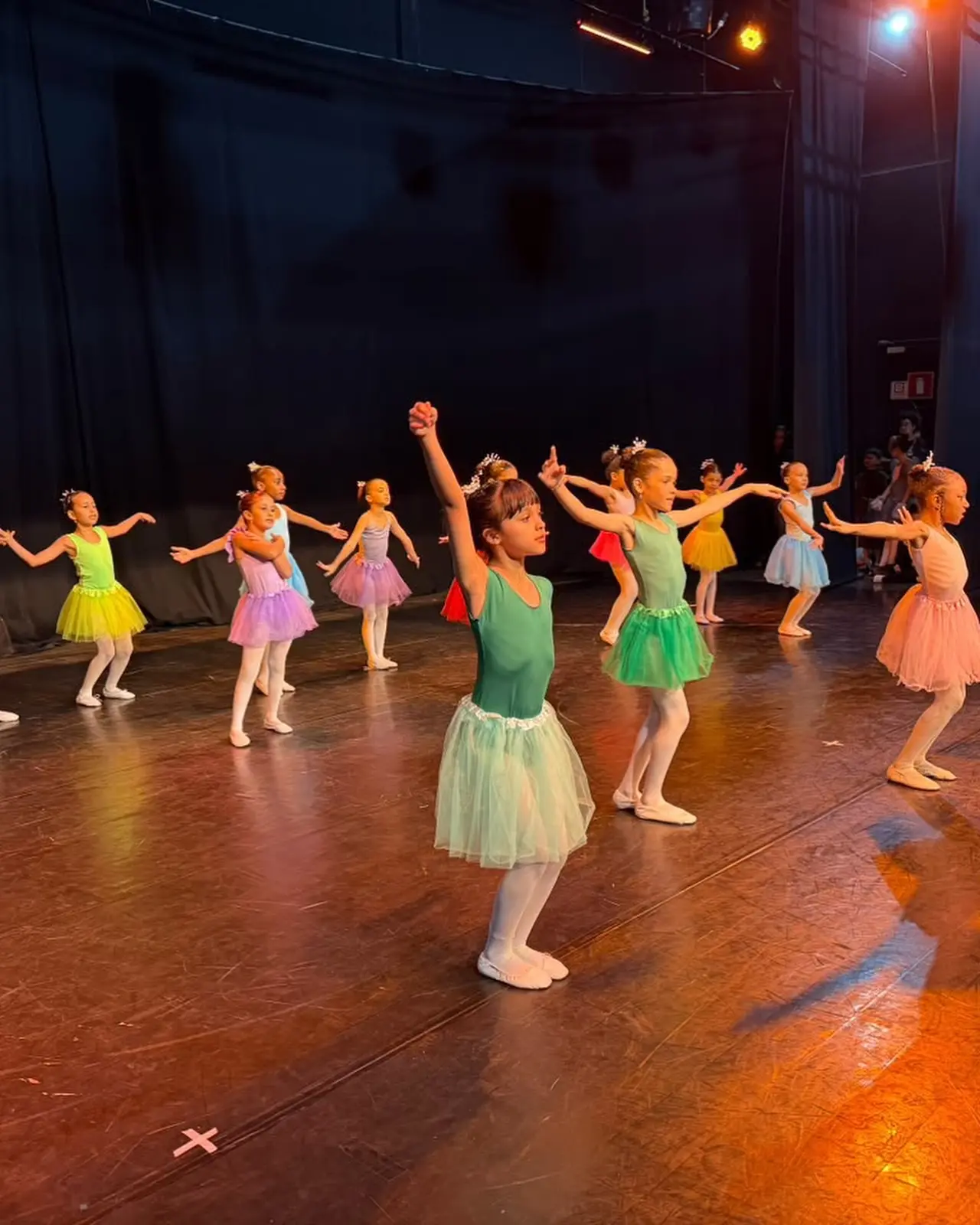 Teatro Sílvio de Mattos lota para final de dança do JEI 2026