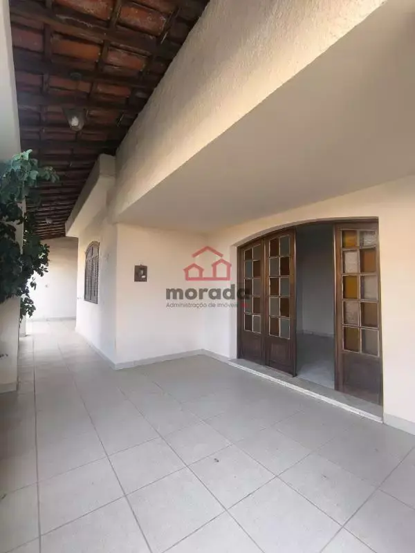 Casa 3 quartos, 2 vagas para alugar no Cerqueira Lima