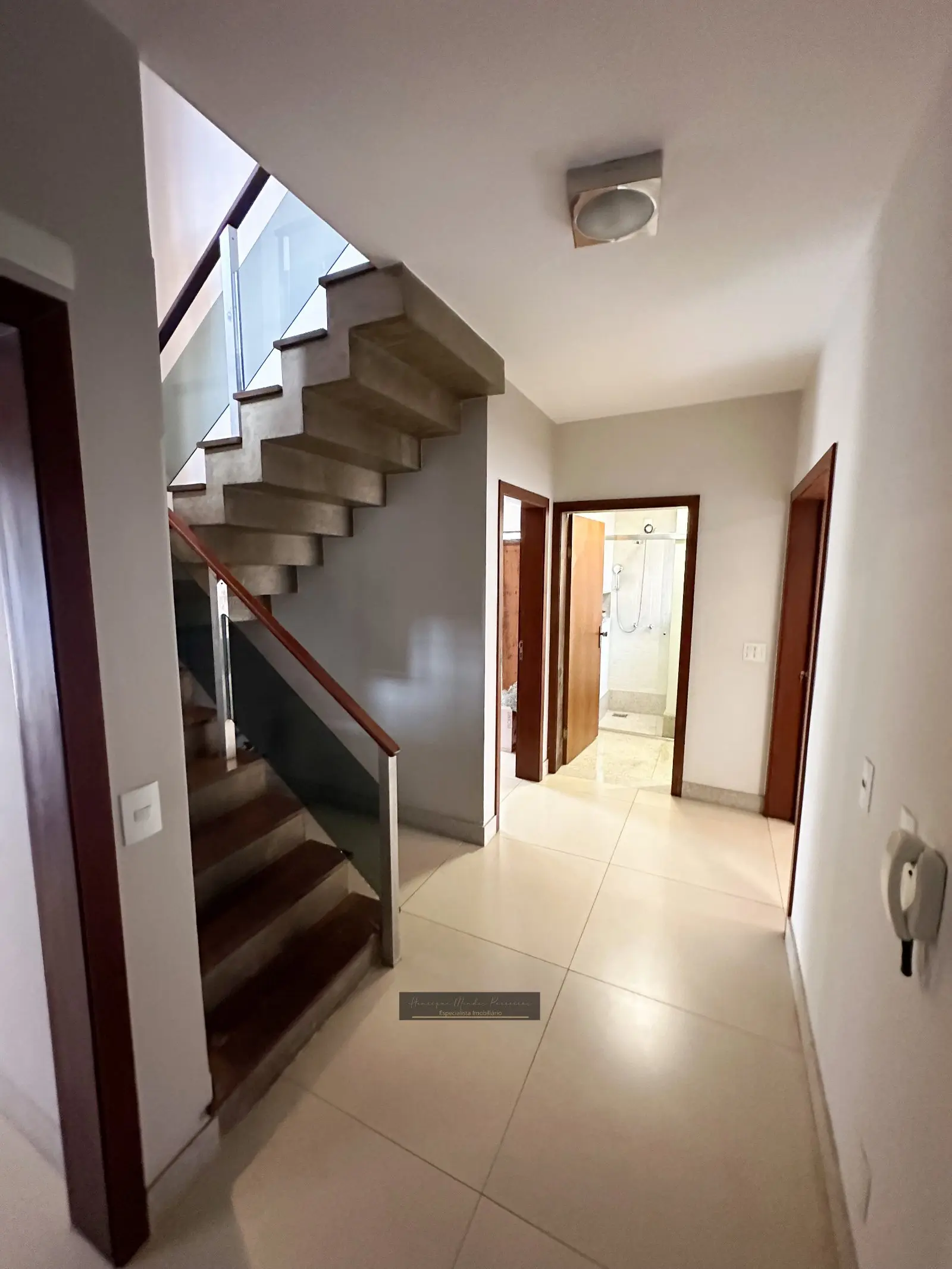 Casa 3 suítes com área de festas no Centro