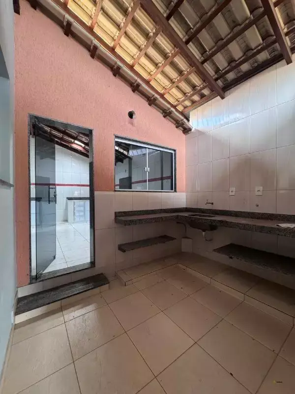 Casa à venda com 3 quartos, 1 suíte e 2 vagas na Várzea da Olaria