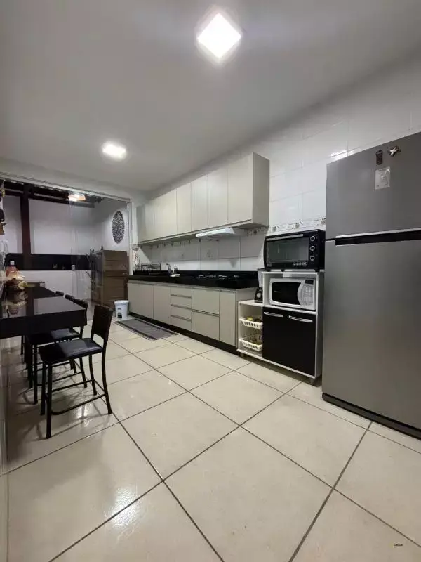 Casa 3 quartos com suíte no Vale das Aroeiras