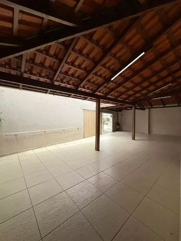 Casa à venda com 2 quartos e 2 vagas no Cerqueira Lima