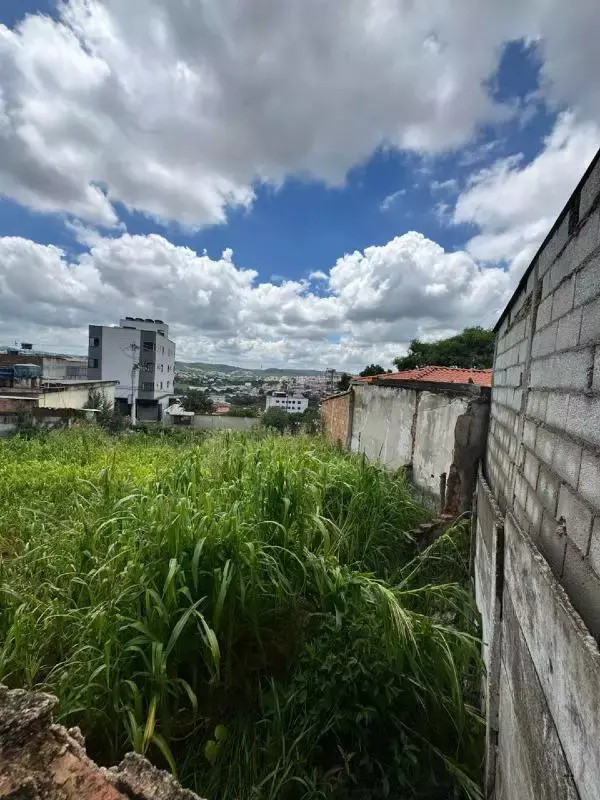 Lote à venda no Parque Jardim por R$ 380.000