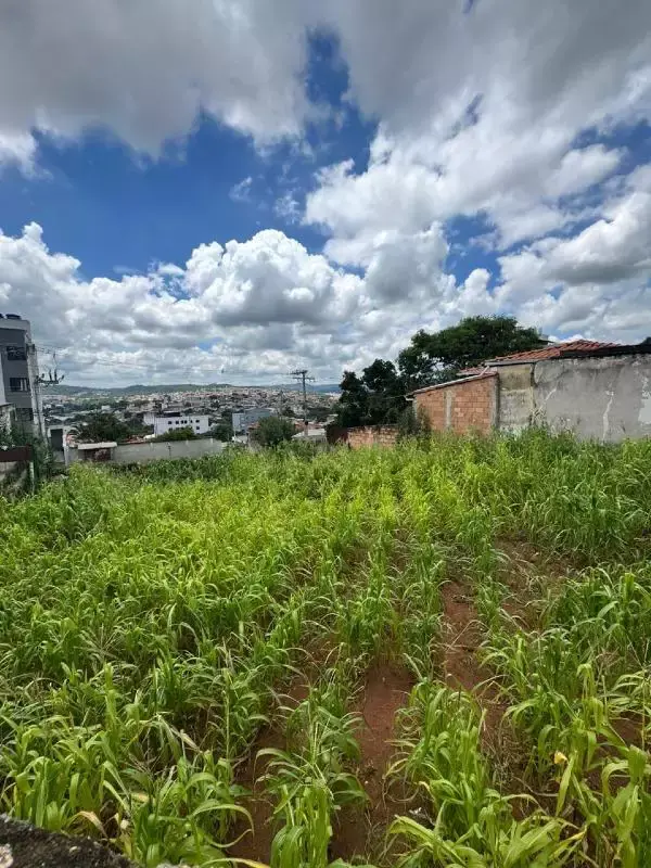 Lote à venda no Parque Jardim por R$ 380.000