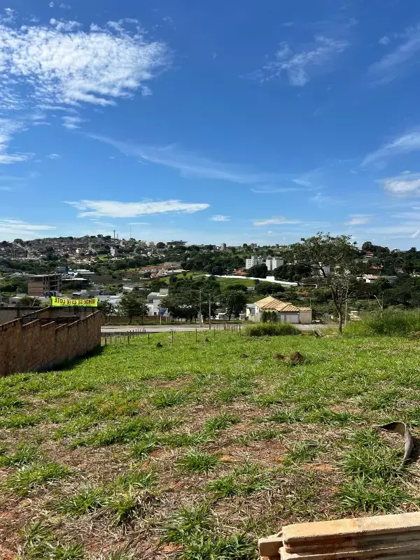 Lote à venda no Tropical