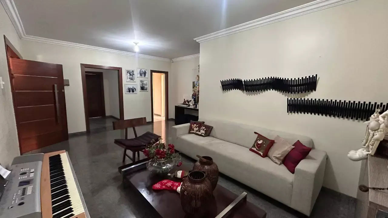 CENTRO - ITAÚNA — Casa 5 quartos à venda no Centro