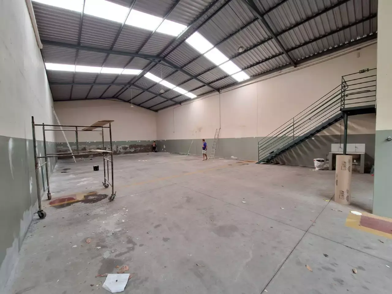 GALPÃO COM ÓTIMA LOCALIZAÇÃO — Galpão comercial para alugar no Eldorado