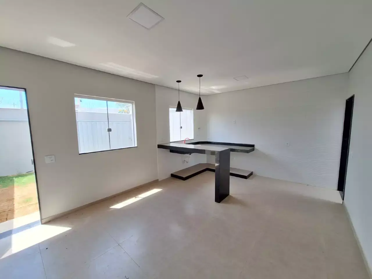 Casa Nova com Ótima Localização — 3 quartos para alugar
