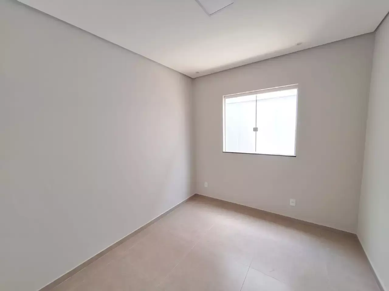 Casa Nova com Ótima Localização — 3 quartos para alugar