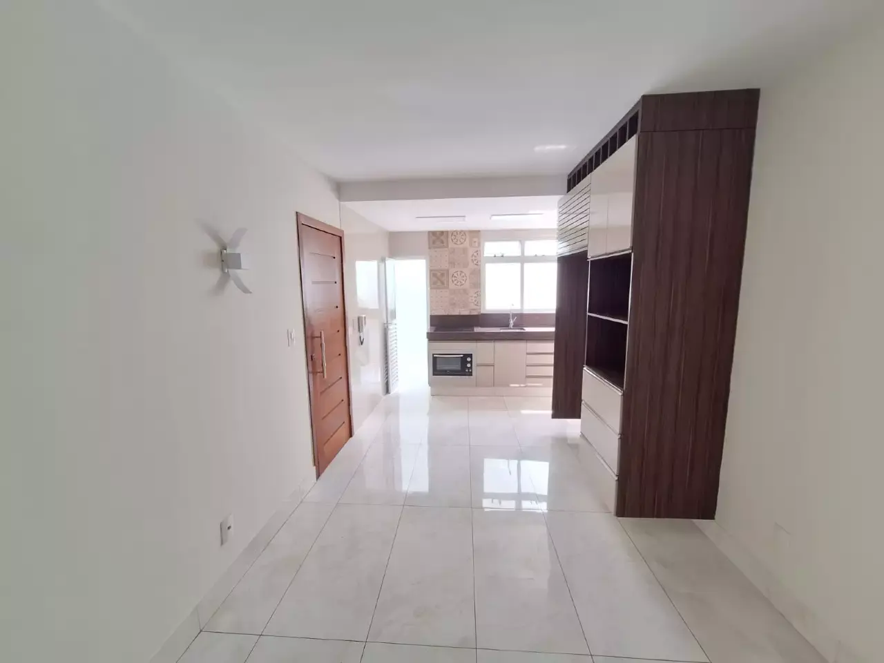 Apartamento com localização central para alugar — 3 quartos, Centro