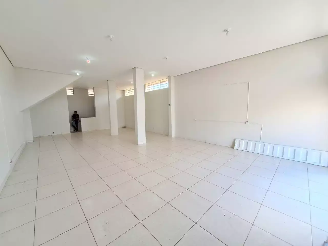 Loja Ampla — Loja comercial 108 m² para alugar no Garcias