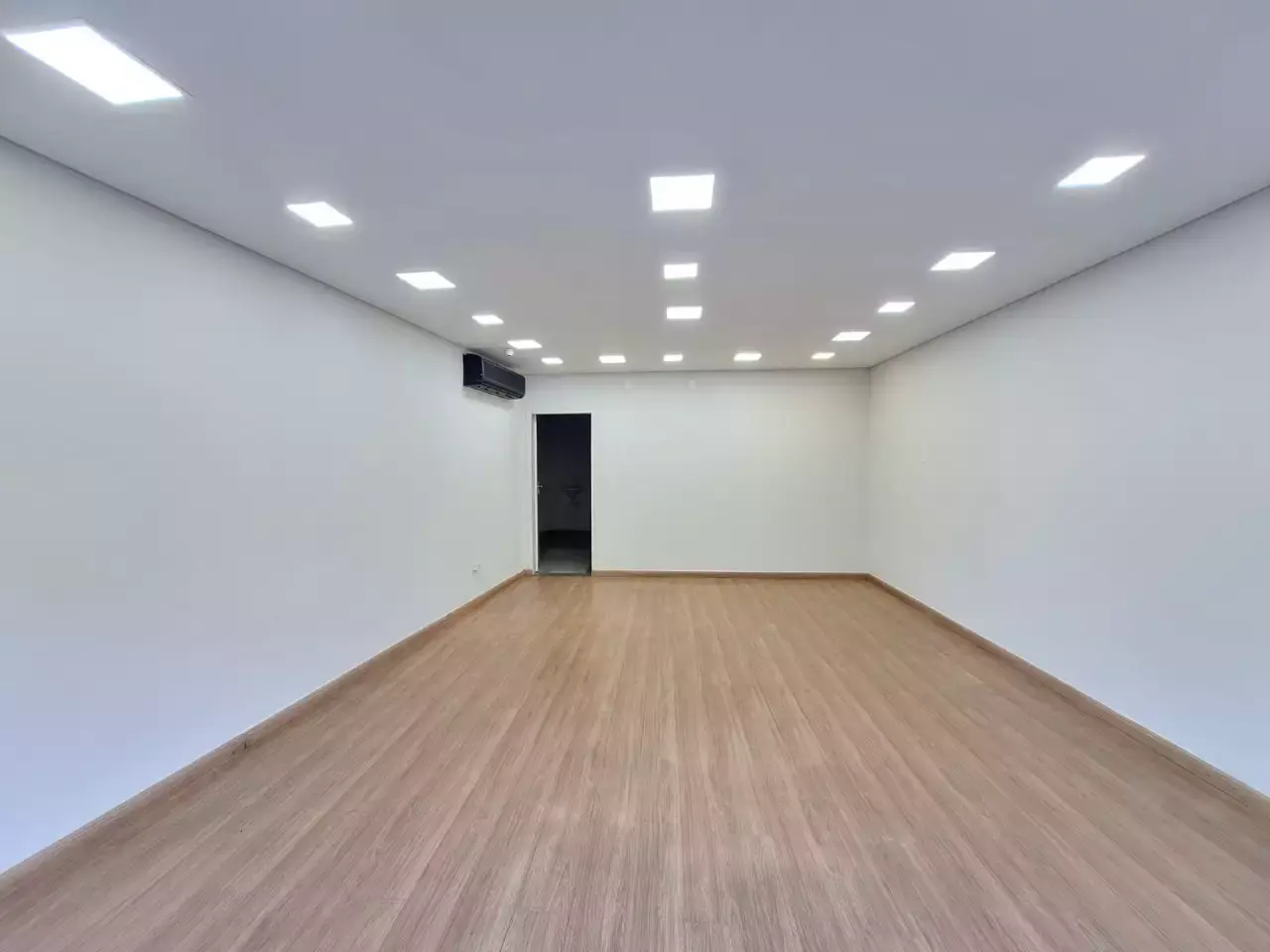 Excelente Loja Com Ótima Localização Central — 70 m² para alugar