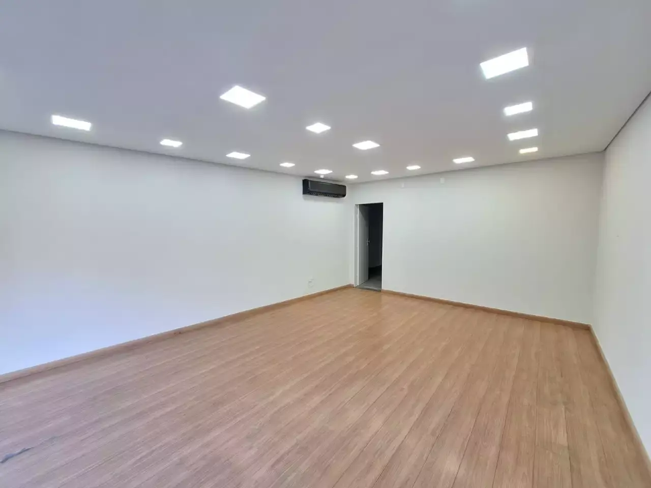 Excelente Loja Com Ótima Localização Central — 70 m² para alugar