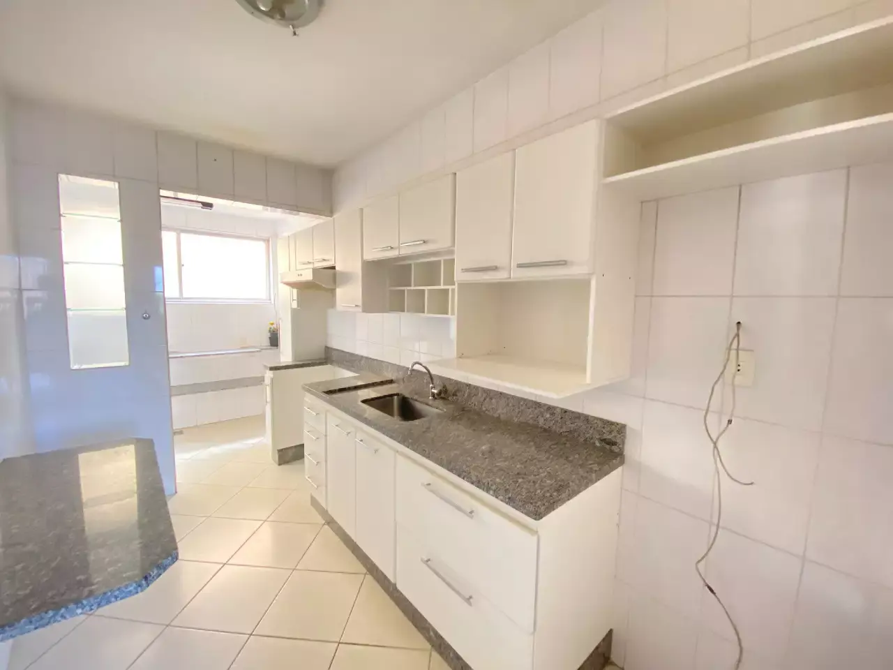 Apartamento para alugar, 2 quartos com suíte, 1 vaga – Graças