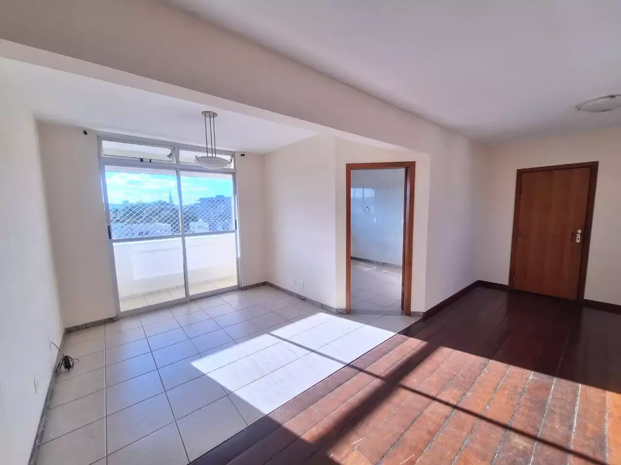 Apartamento para alugar, 3 quartos, 1 suíte, 2 vagas, Centro