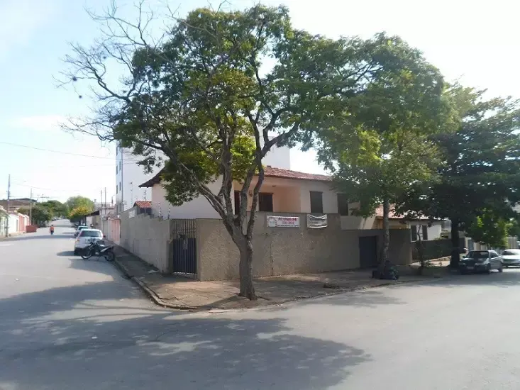 Casa para aluguel no bairro Cerqueira Lima — 3 quartos