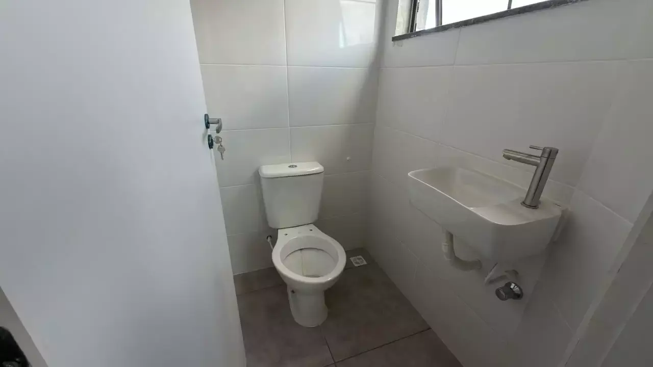 Sala com Ótima Localização Central — para alugar no Centro, 27 m²