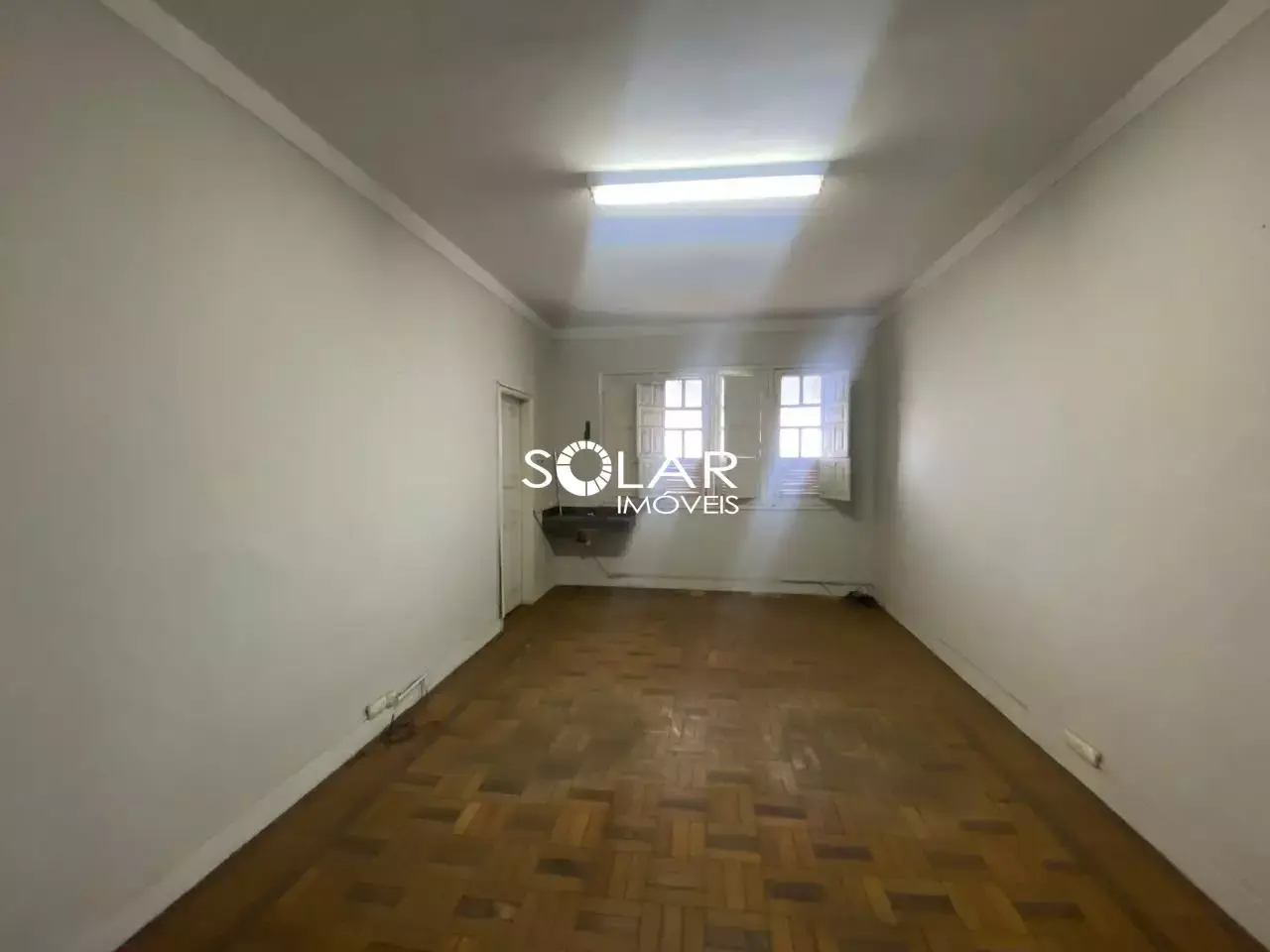 SALA COM EXCELENTE LOCALIZAÇÃO!!! — Aluguel no Centro, 30 m²