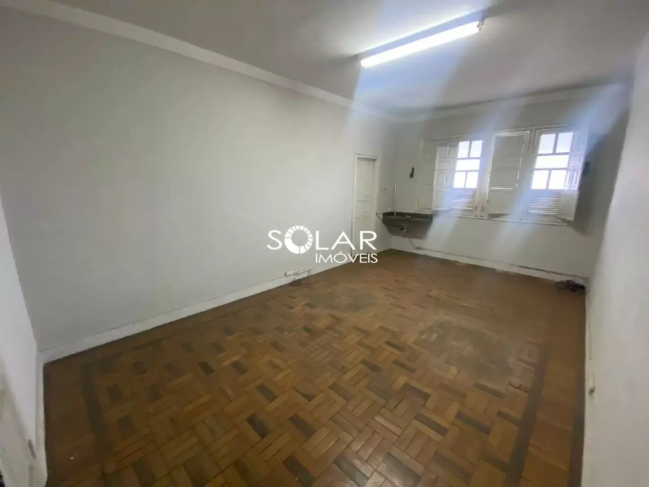 SALA COM EXCELENTE LOCALIZAÇÃO!!! — Aluguel no Centro, 30 m²