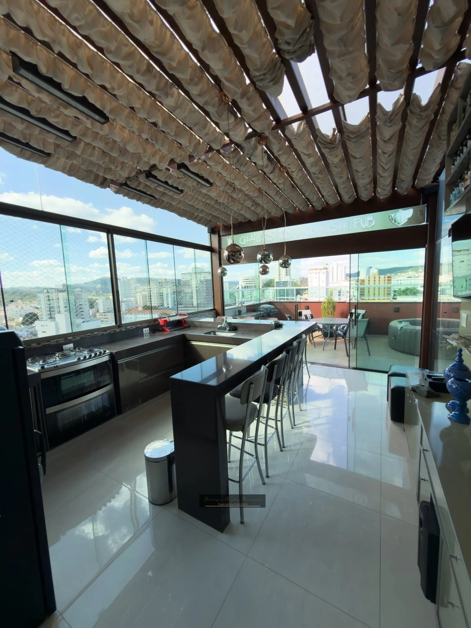 Cobertura 212 m² com área gourmet no bairro das Graças