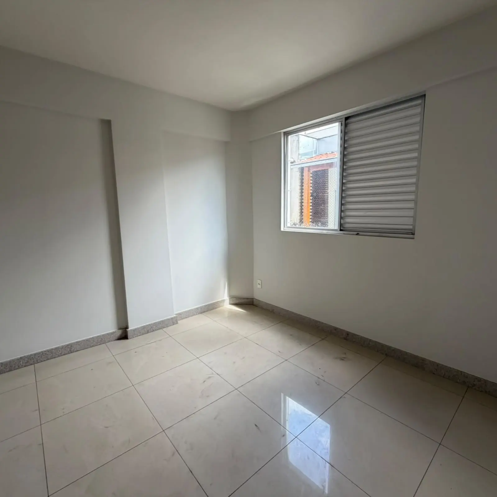 Apartamento 3 quartos com suíte e 2 vagas próximo à Prainha