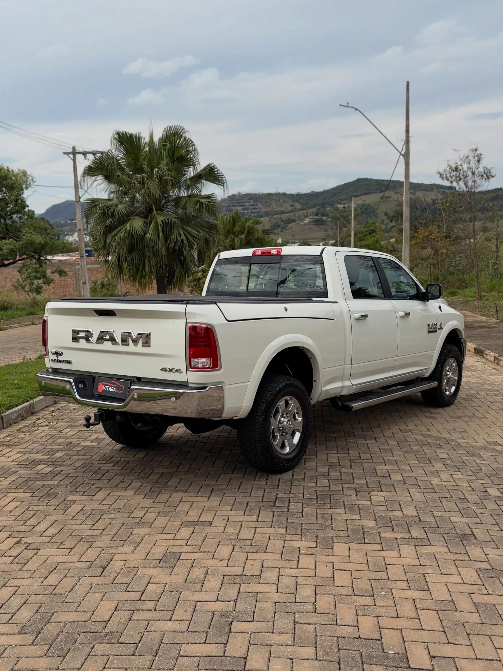 RAM Laramie 4x4 Diesel 18/18 à venda