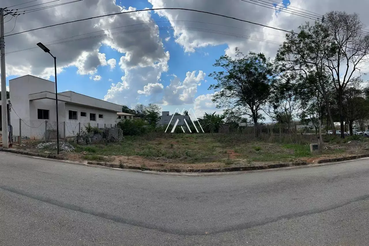 Lote à venda no Condomínio Alphaville, terreno cercado