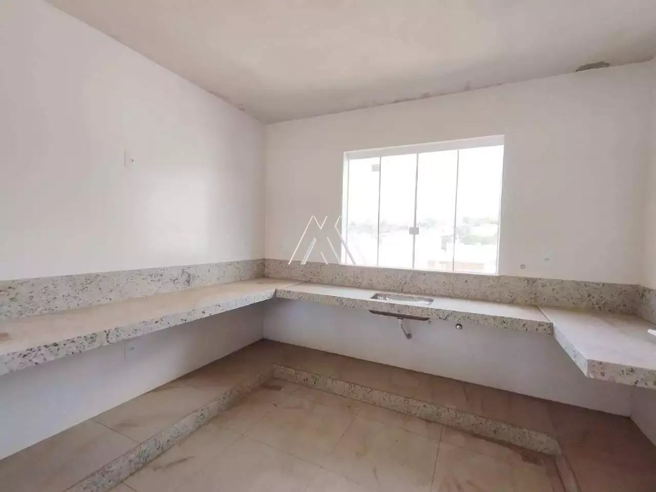 Vendo apartamento no Sion com sacada e bancadas em granito na cozinha!