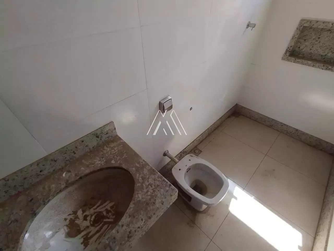 Vendo apartamento no Sion com sacada e bancadas em granito na cozinha!