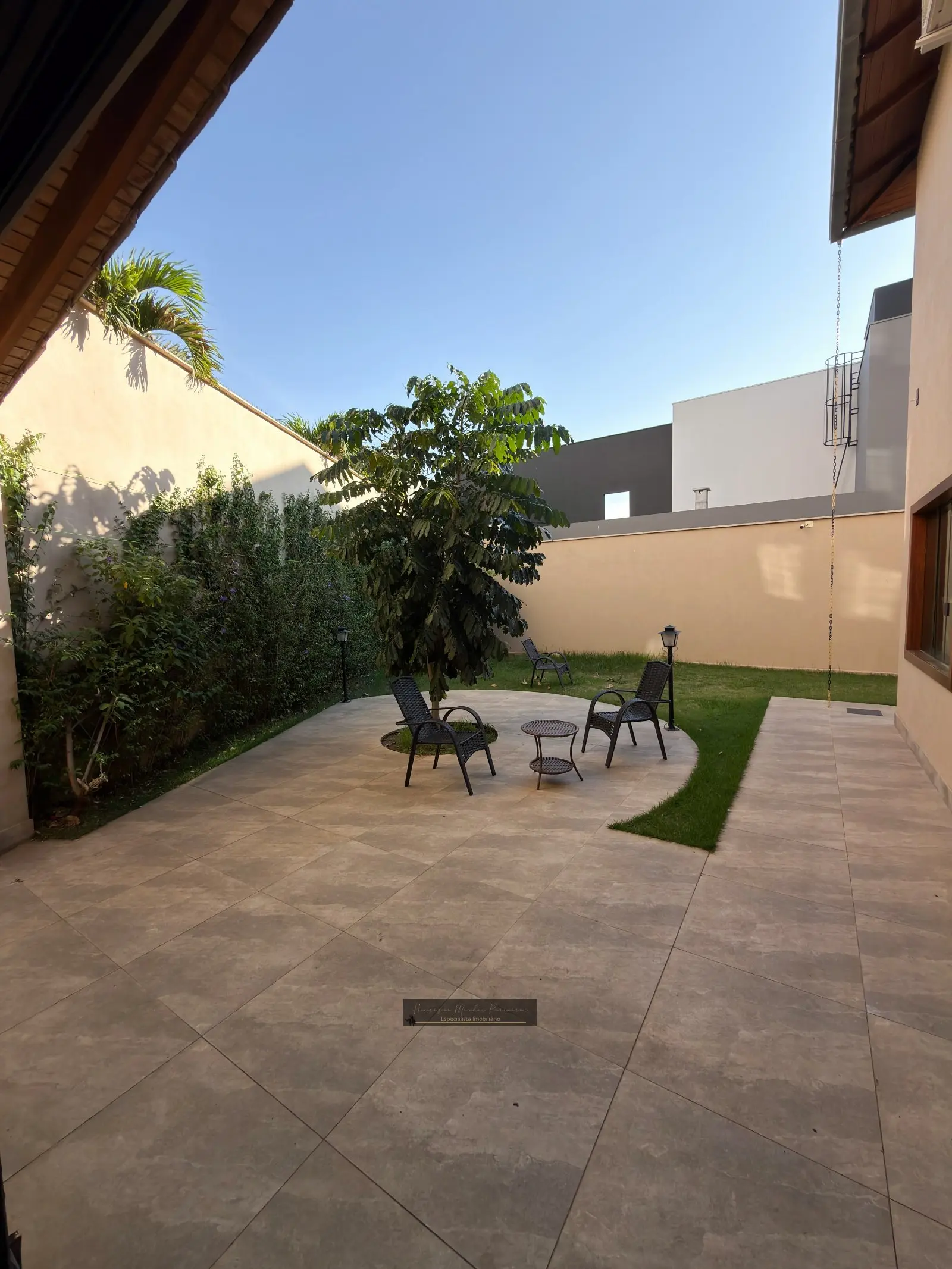 Casa de alto padrão no Belvedere – 300 m²
