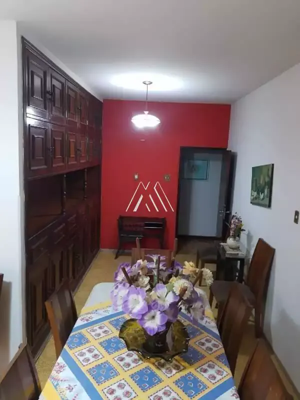 Vendo casa em Itaúna em excelente localização!