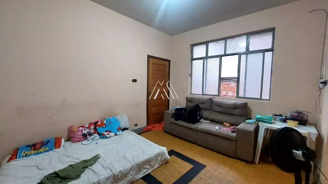 Vendo casa em Itaúna em excelente localização! — Casa 3 quartos no Santanense