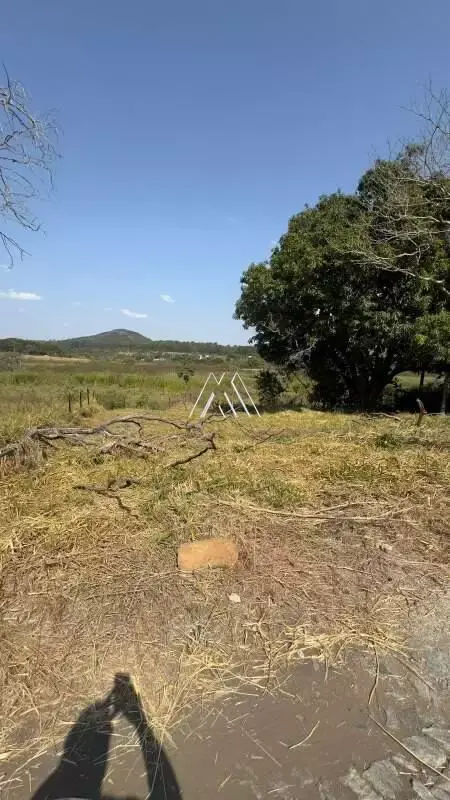 Vendo lote em Itaúna com ótima localização! — 450 m² no Garcias