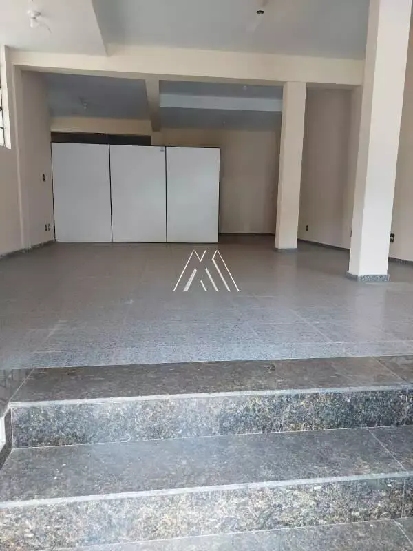 Vendo loja comercial em Itaúna com excelente localização! — 250 m² no Graças