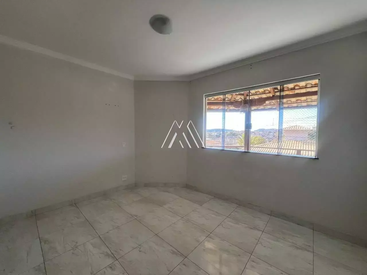 Vendo Apartamento com 03 quartos e 01 Suíte, 02 Vagas