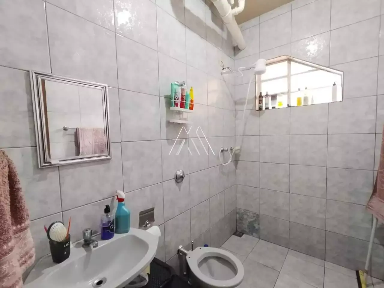 Vendo casa em Itaúna em excelente localização! — 3 quartos no Padre Eustáquio