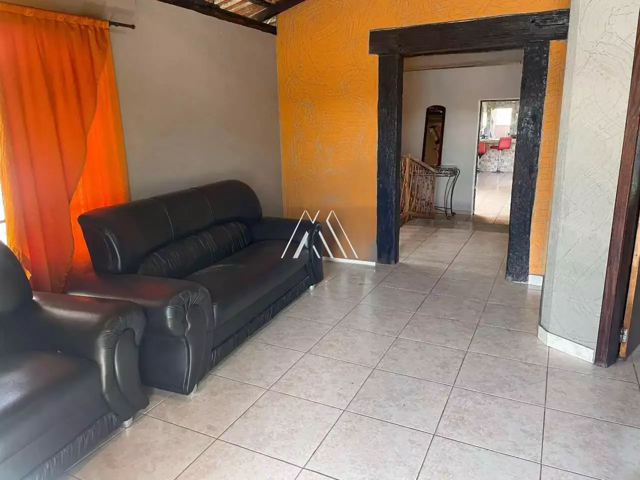 Sítio à Venda Completo a 10 Min do Centro — Porteira Fechada e Piscinas Aquecidas