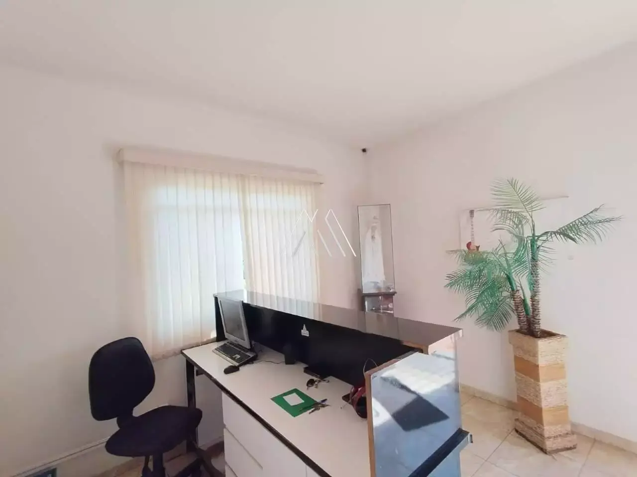 Vendo casa em Itaúna em excelente localização! — 3 quartos no Padre Eustáquio
