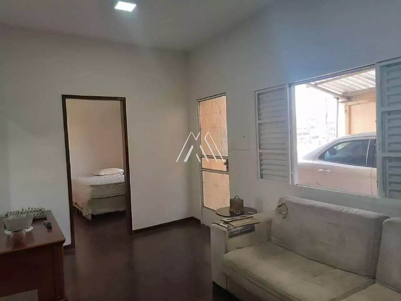 Vendo casa em Itaúna em excelente localização! — 8 quartos no Graças
