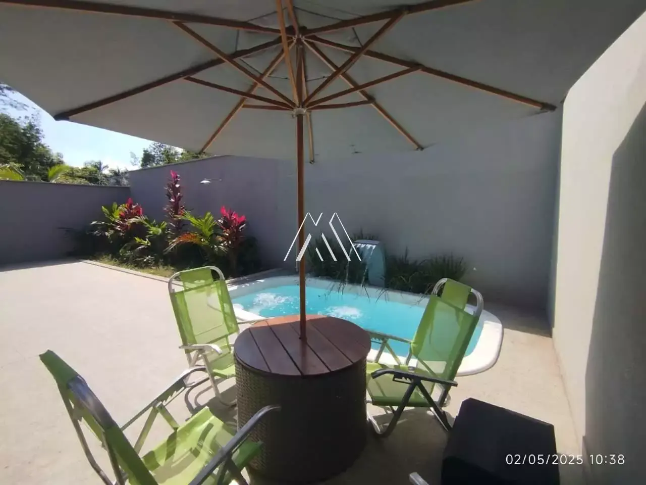 Vendo casa com 03 quartos com uma excelente localização