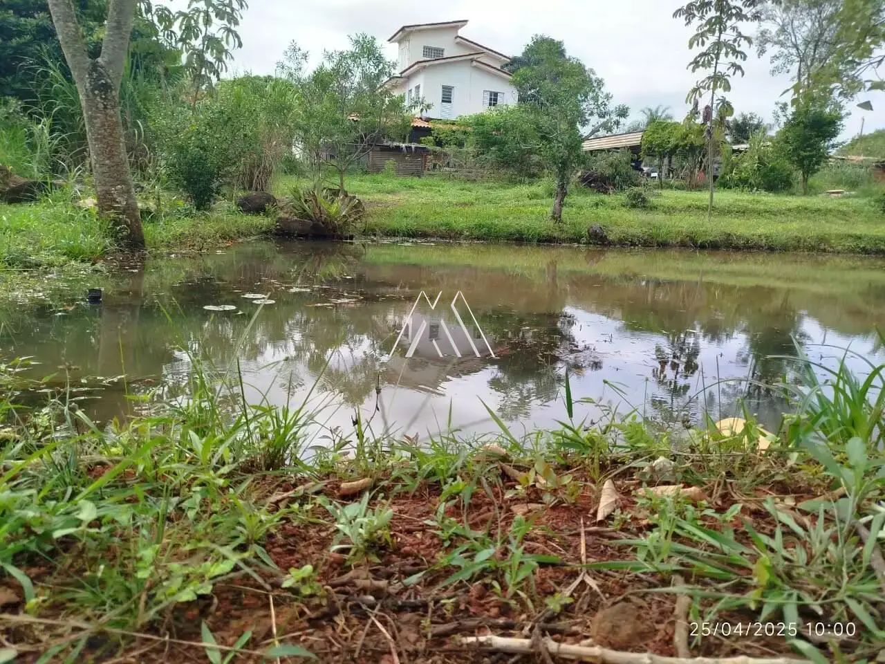 Vendo chácara em Condomínio Fechado com Segurança e Tranquilidade de 3000m² excelente localização.