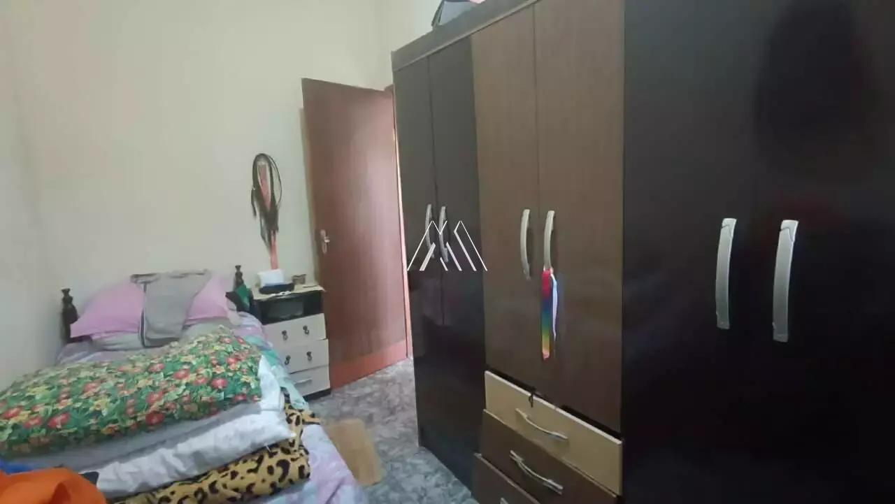 Vendo casa em Itaúna em excelente localização! — 2 quartos no Itaunense II