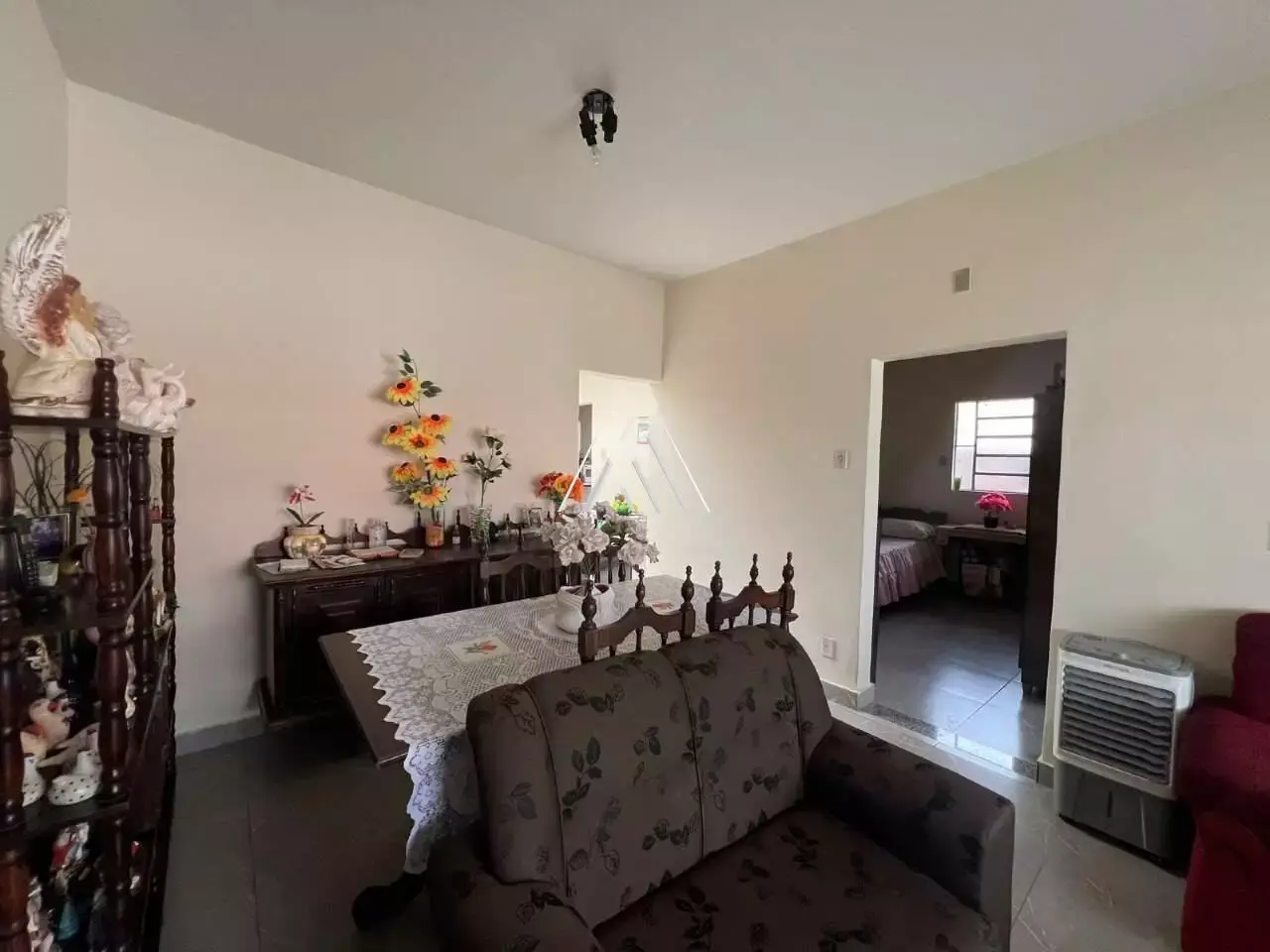 Vendo casa com 04 quartos sendo 01 suíte no Nogueira Machado