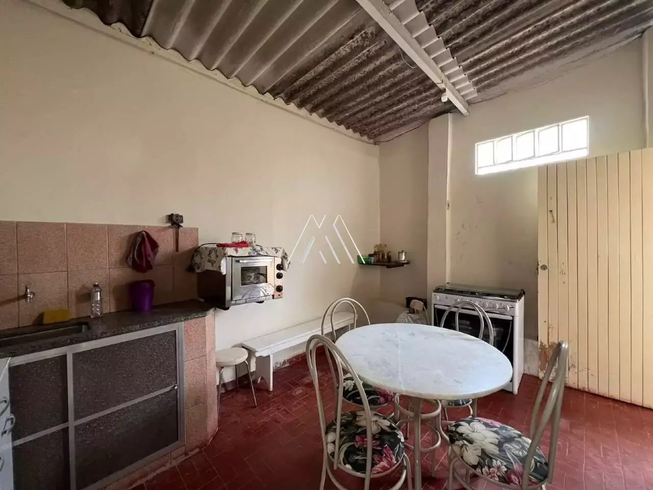 Vendo casa com 04 quartos sendo 01 suíte no Nogueira Machado