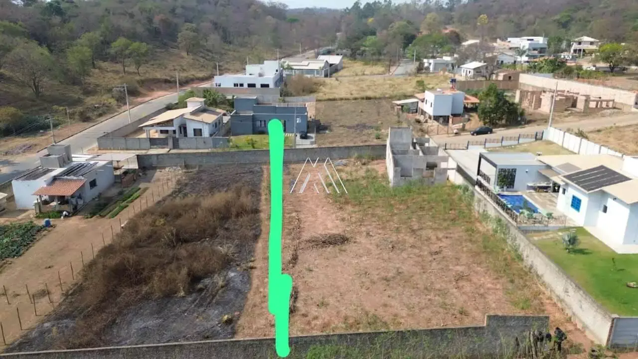 Vendo chácara em Itaúna com ótima localização! — 1.000 m² no Garcias