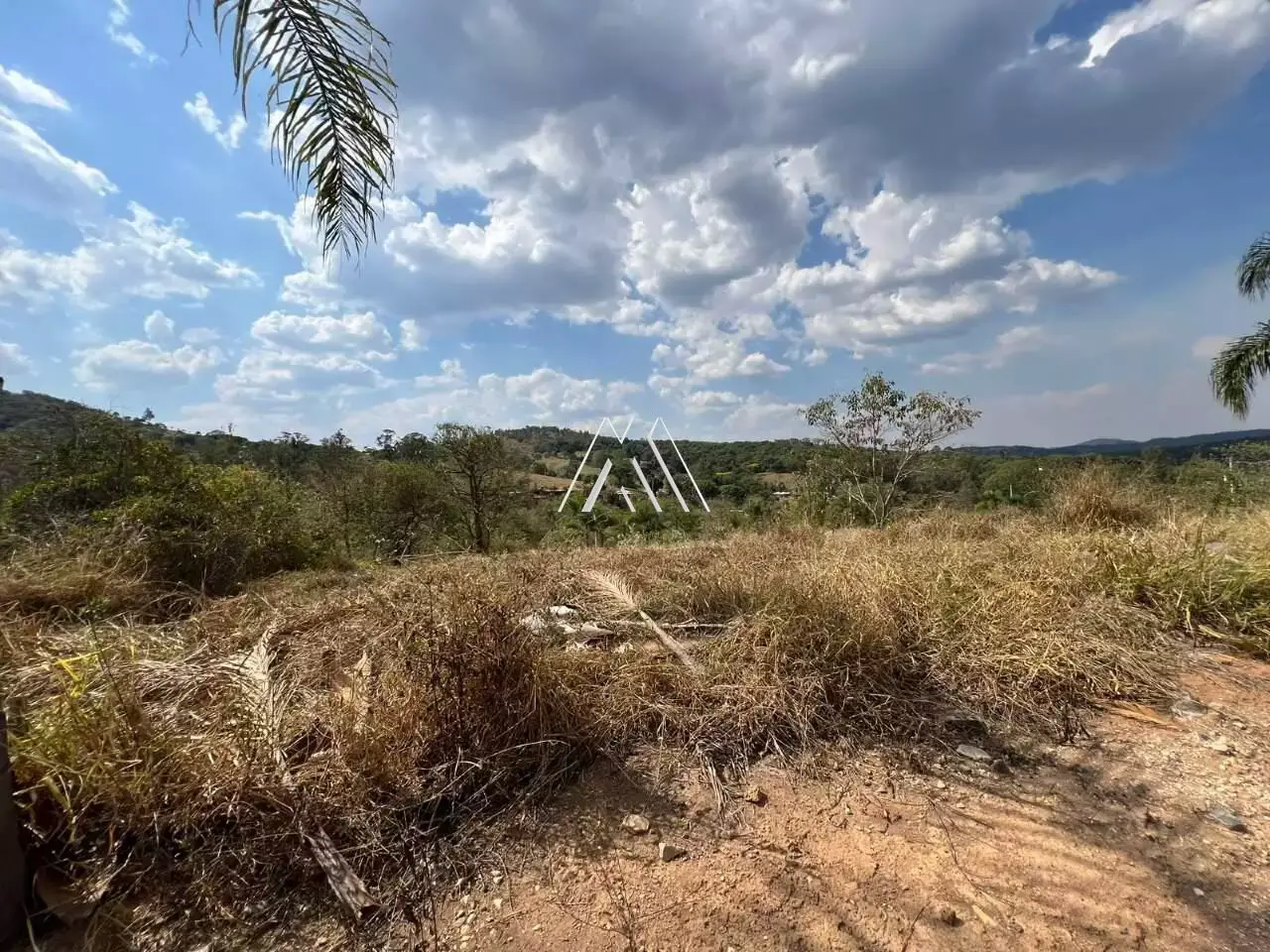 Vendo chácara em Itaúna em excelente localização!