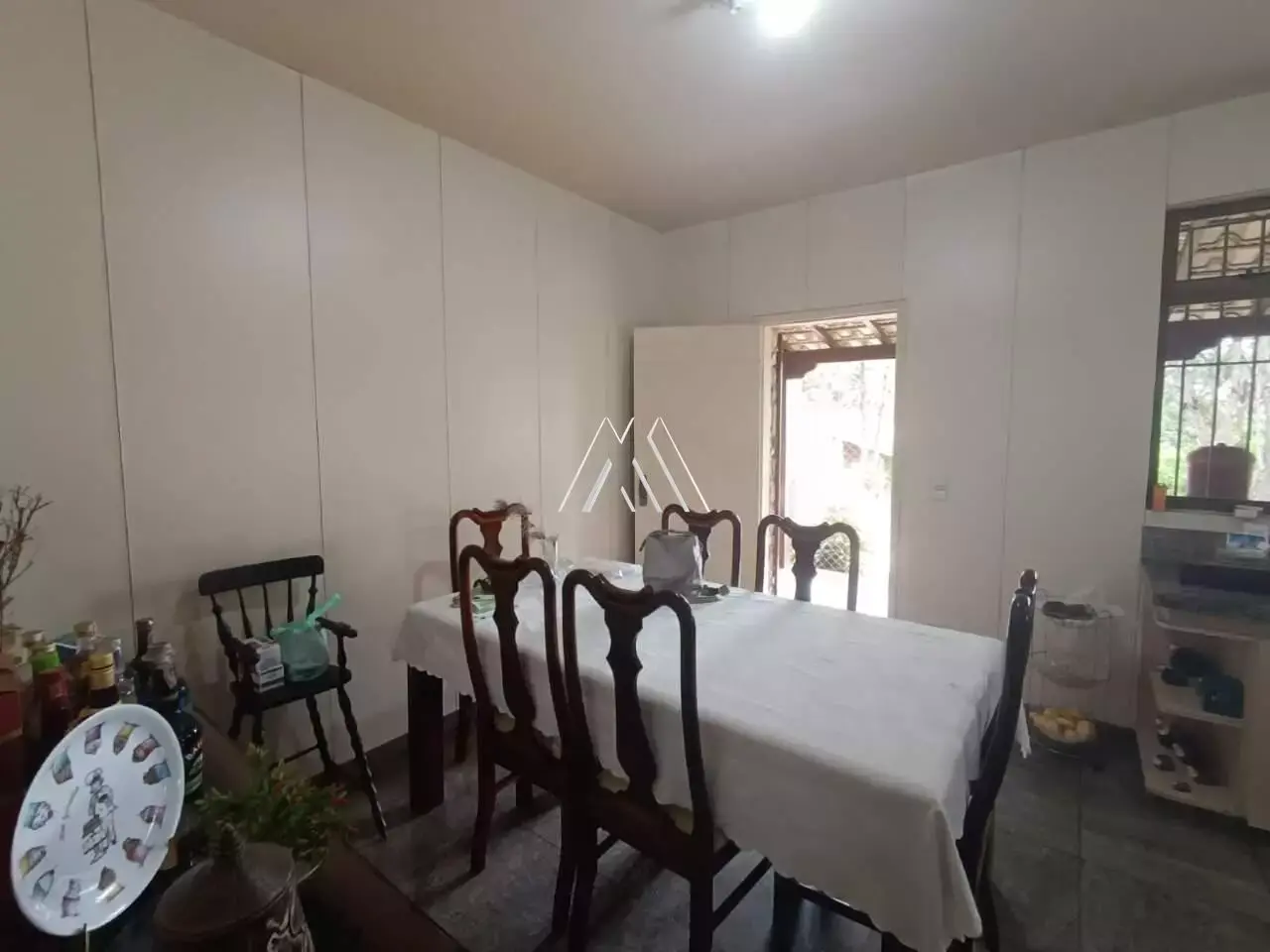 Vendo excelente casa em Itaúna em excelente localização!